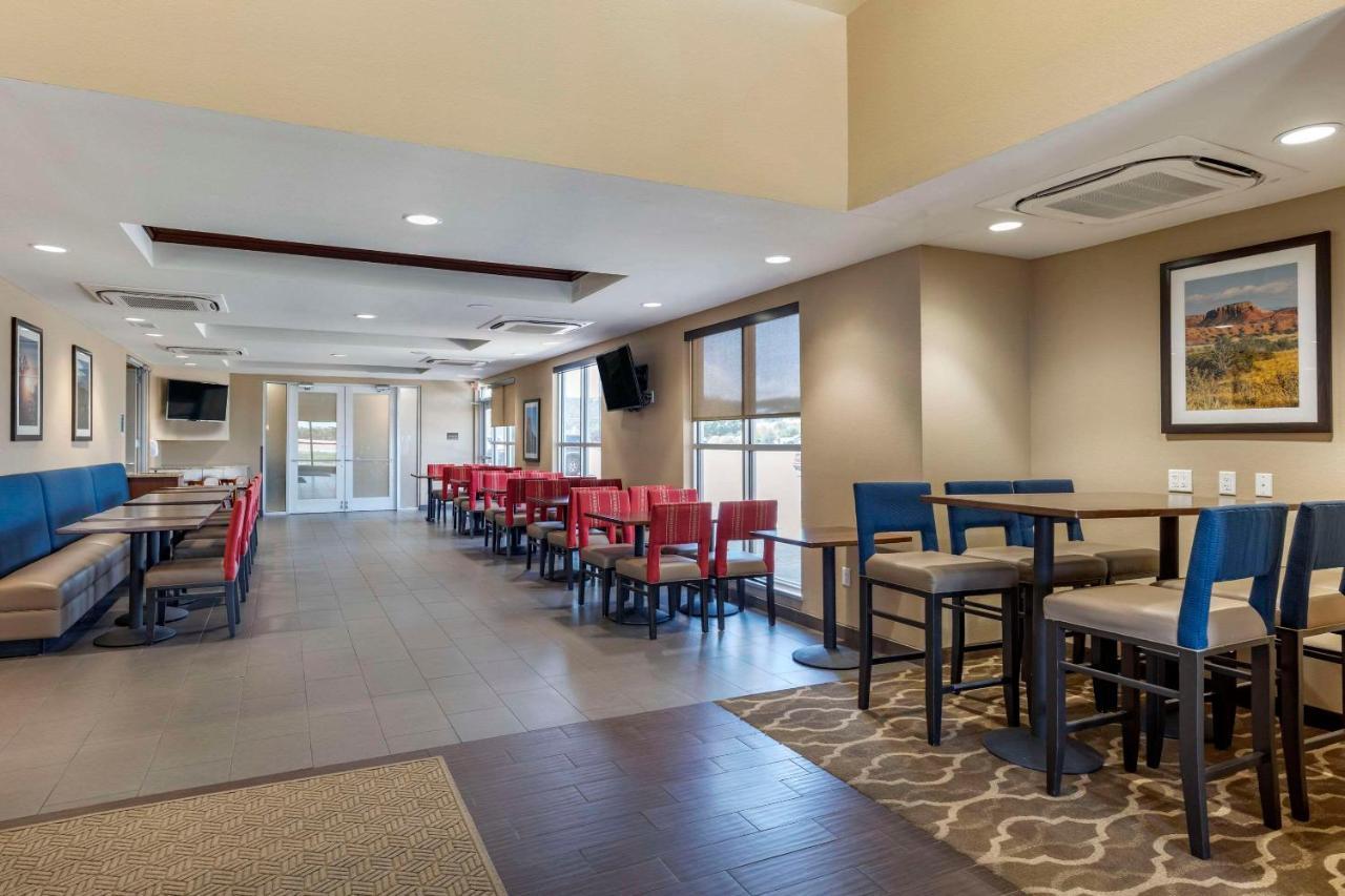 Comfort Inn & Suites Edgewood Exterior foto